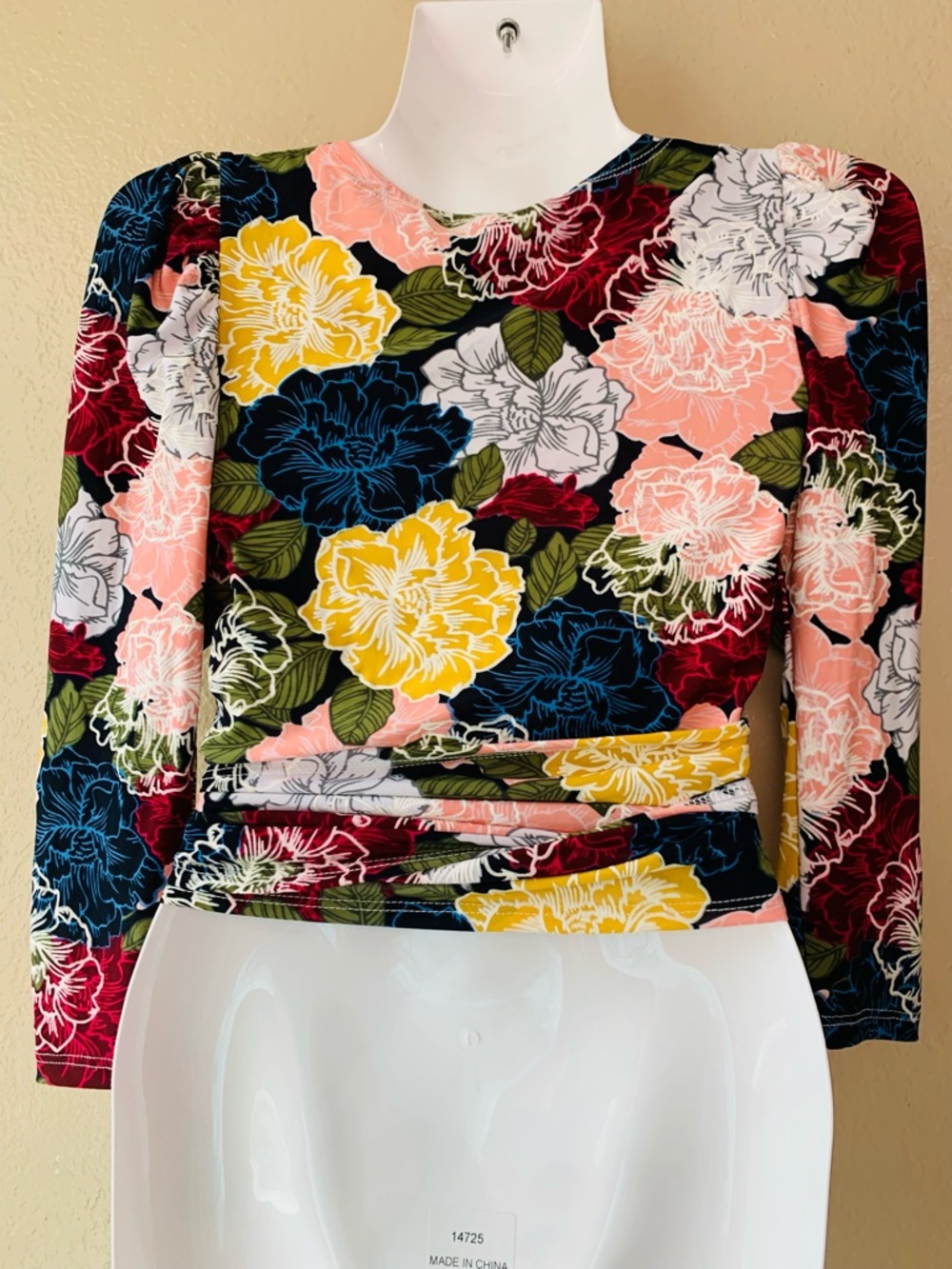 YO YO 5 Bright Floral Puff Sleeve Wrap Tie Resort Wear Crop Blouse Size S - Picture 3 of 5